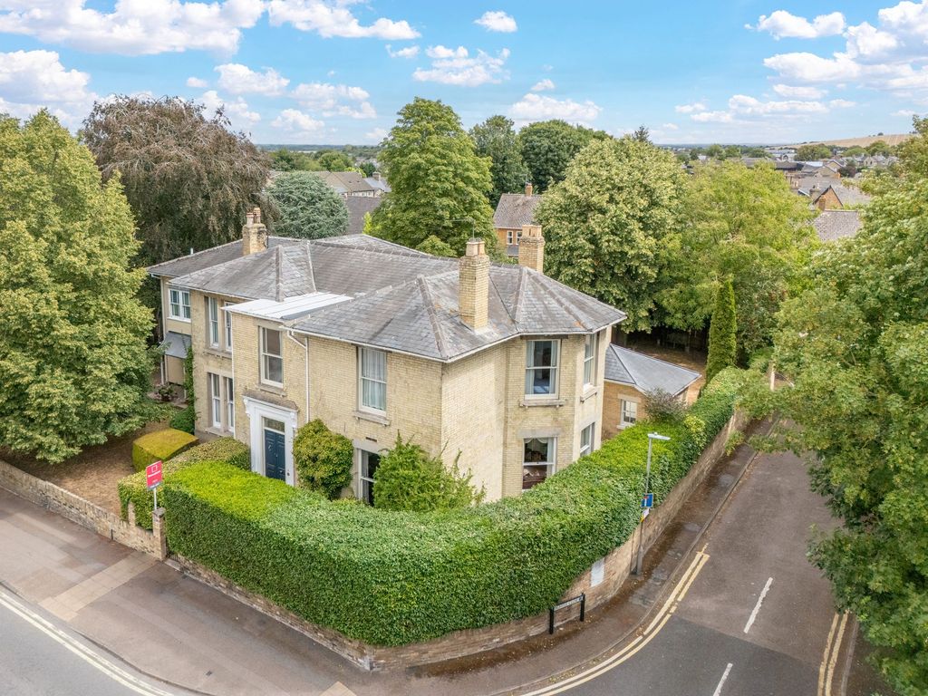 Property photo 1 of 33
