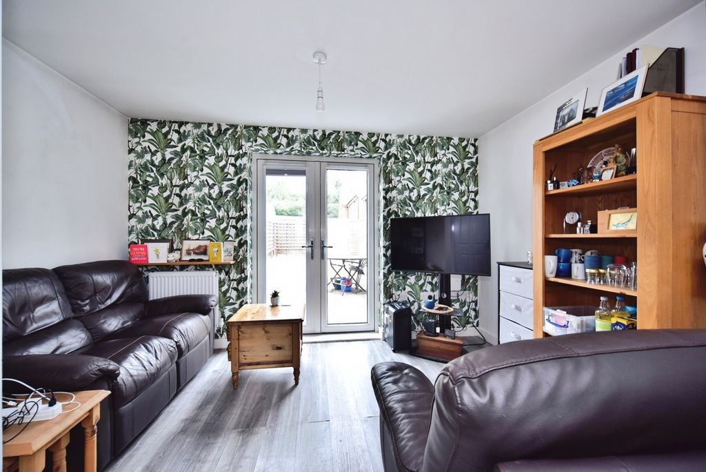 Property photo 2 of 17 Pbox-Img.Jpg
