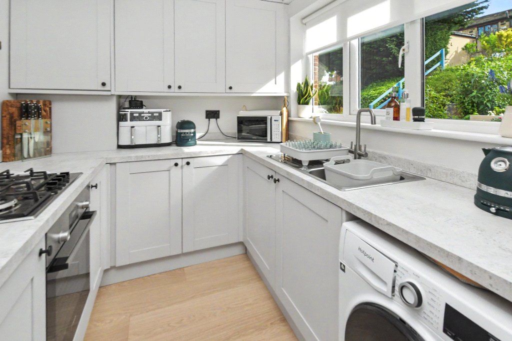 Property photo 3 of 18 Kitchen