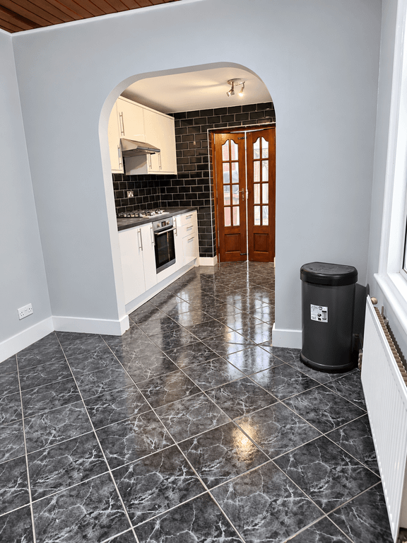 Property photo 1 of 8 3/4 Bedroom Spacious House - Walthamstow E17
