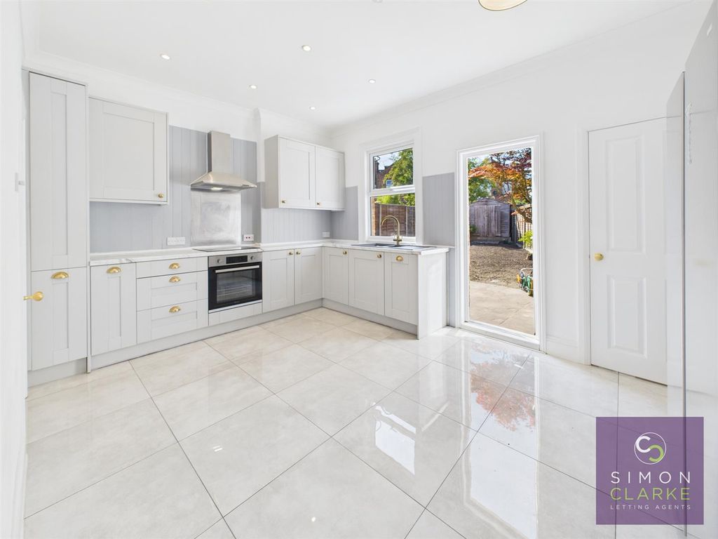 Property photo 1 of 14 Cam05425G0-Pr0024-Still016.Jpg