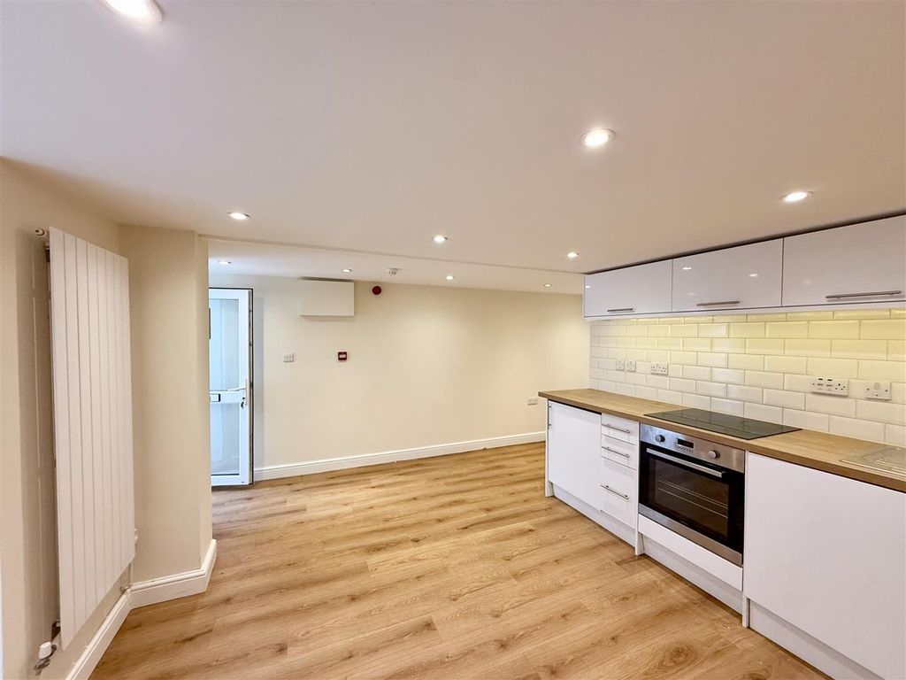 Property photo 3 of 6 Img_8606.Jpg