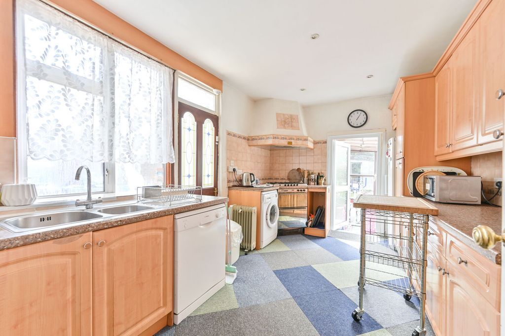 Property photo 3 of 25