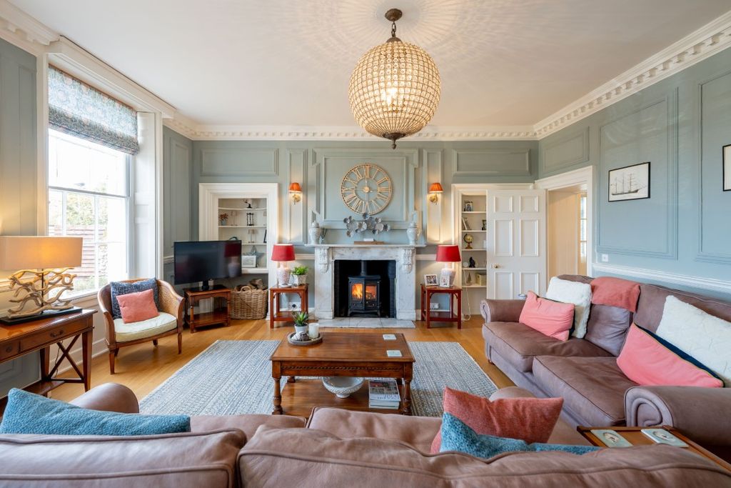 Property photo 3 of 34