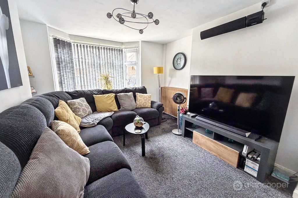 Property photo 2 of 18 5230662