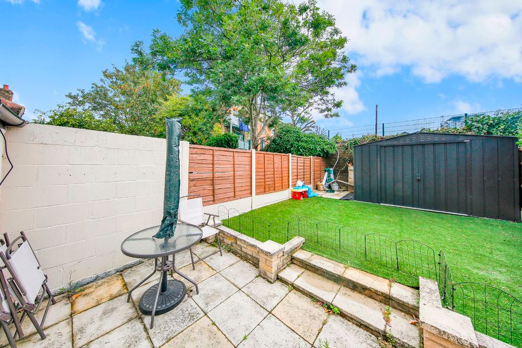 Property photo 2 of 28