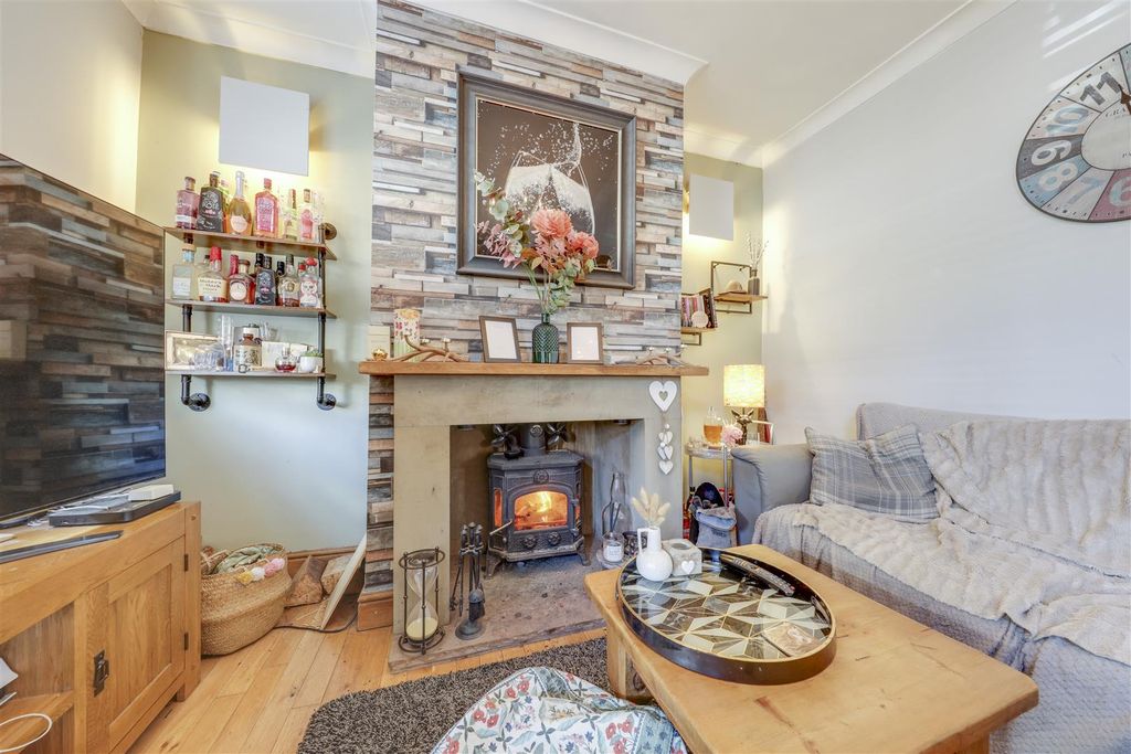 Property photo 3 of 21 Feature Fireplace