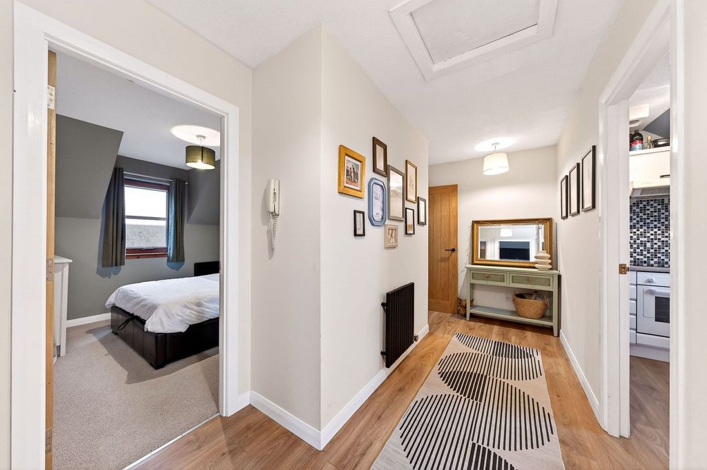 Property photo 3 of 19 Hallway