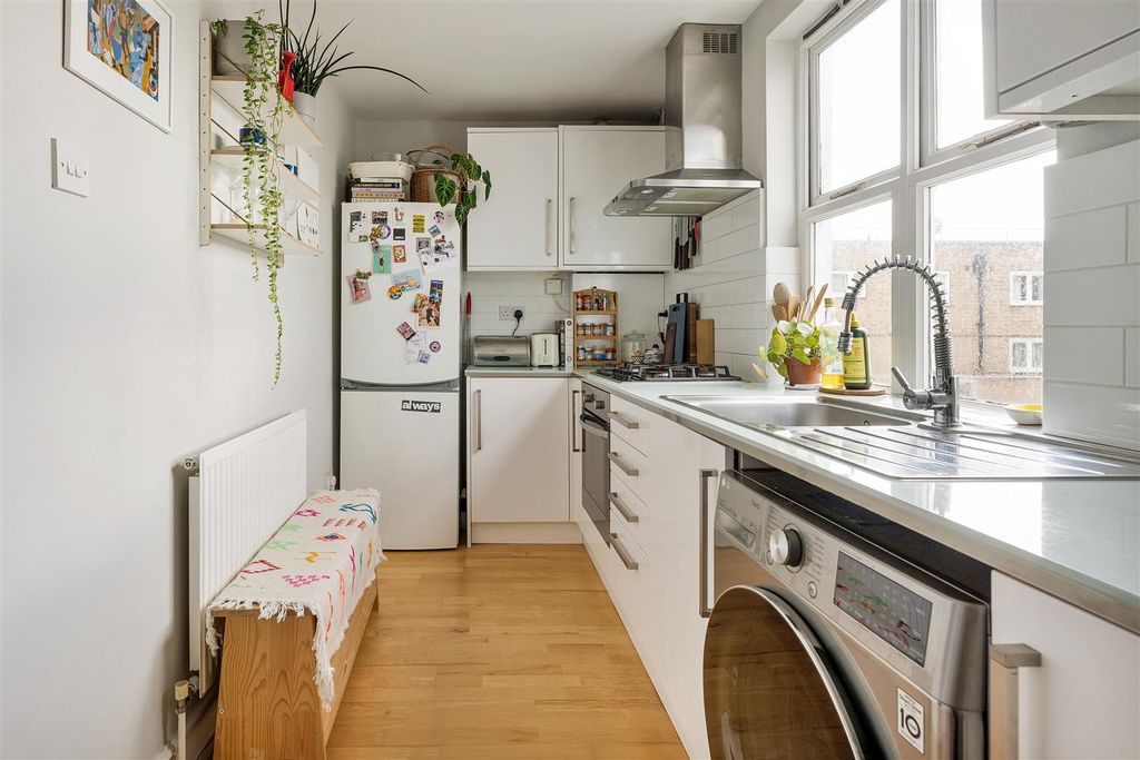 Property photo 3 of 22 Mildmay Road, N1