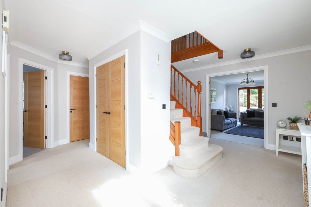 Property photo 3 of 37