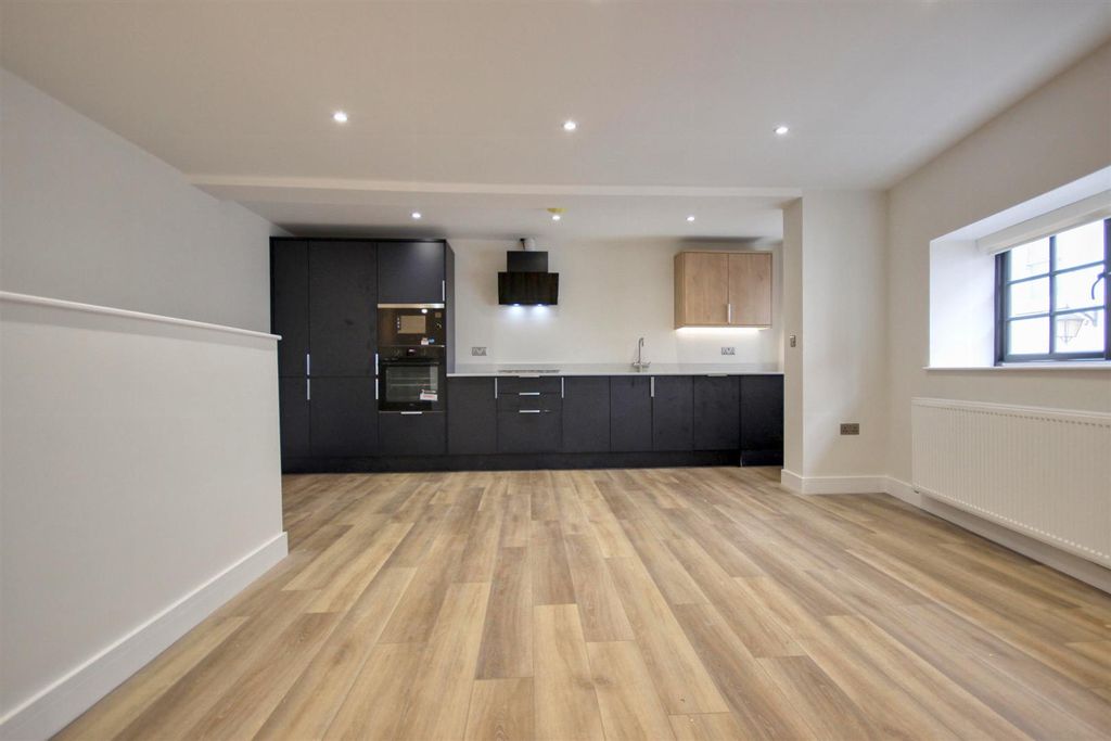 Property photo 3 of 10 Img_6977-Img_6979_Lzn.Jpg