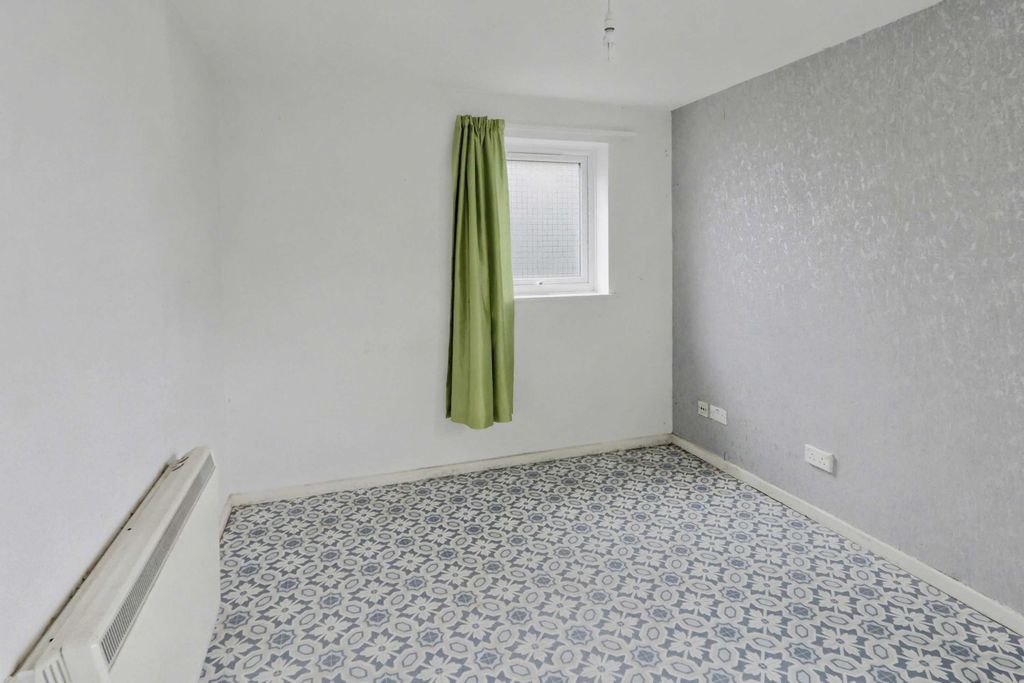 Property photo 3 of 10 Flat 21, Bedford Court, Berridge Road, Nottingham Ng7 6Fq