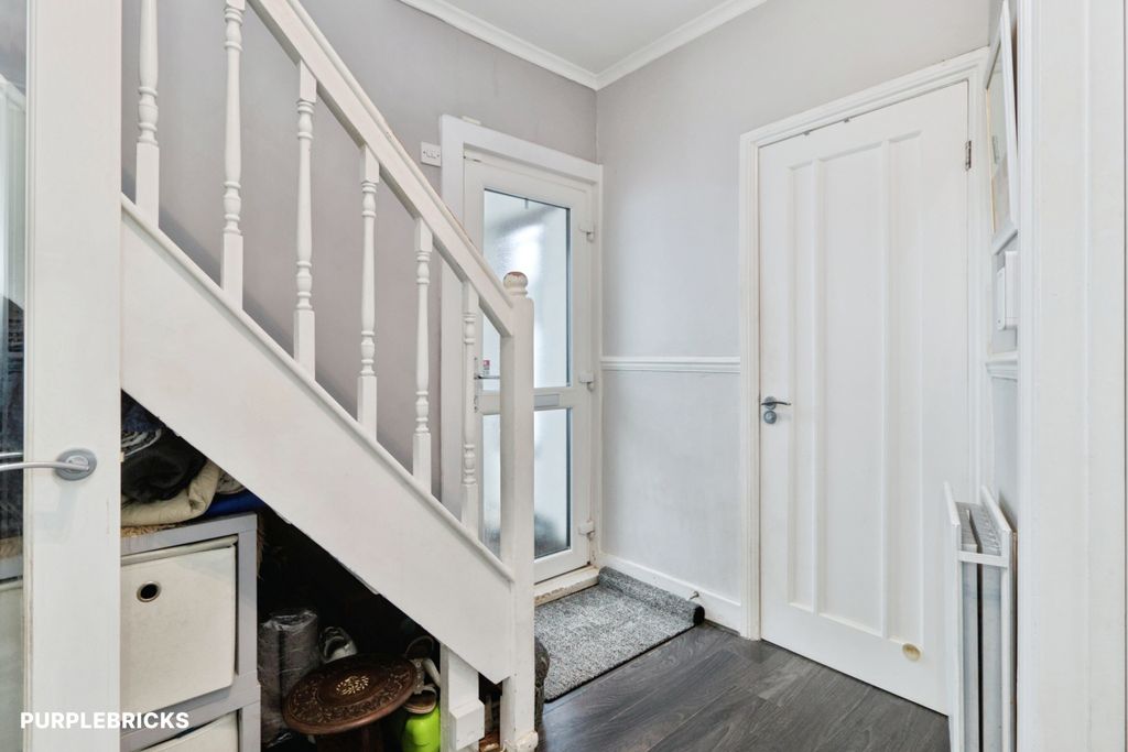 Property photo 2 of 27