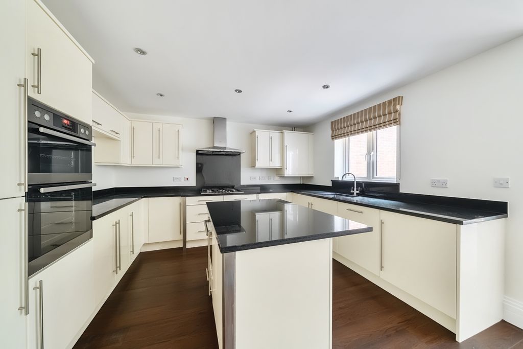 Property photo 2 of 20 Summerwood