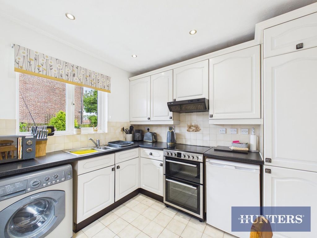 Property photo 3 of 14 Kitchen