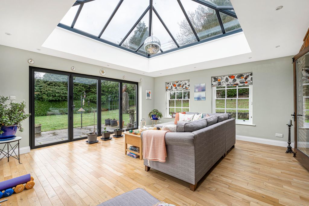 Property photo 3 of 28