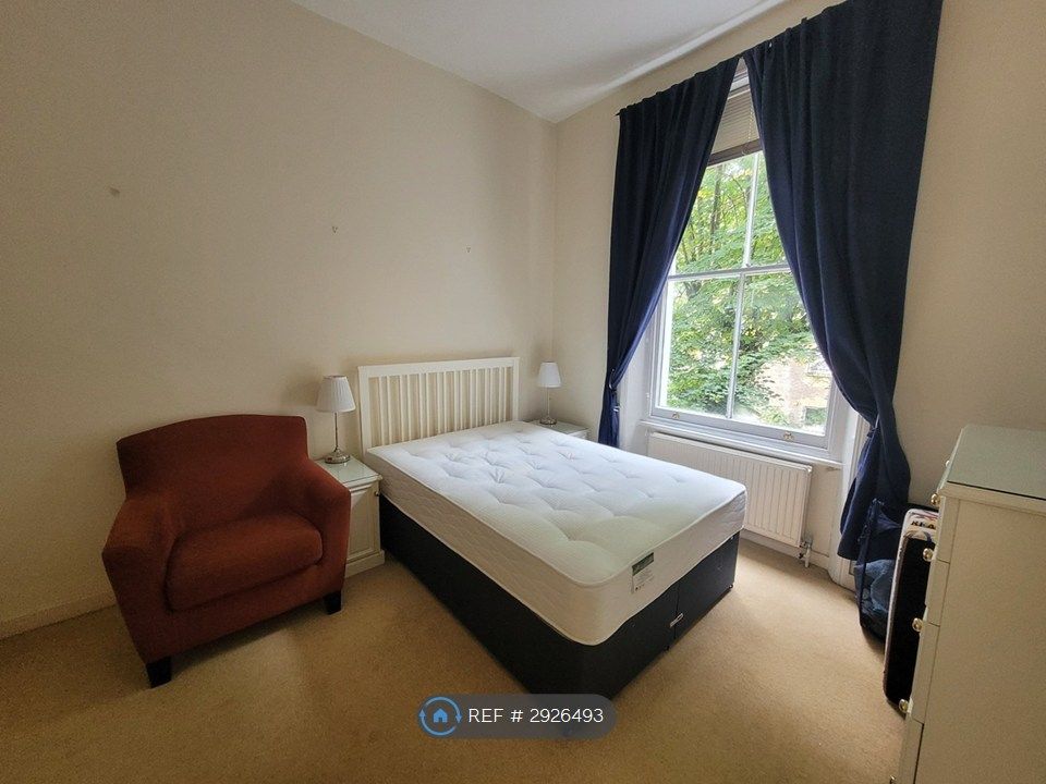 Property photo 1 of 9 Spacious Bedroom
