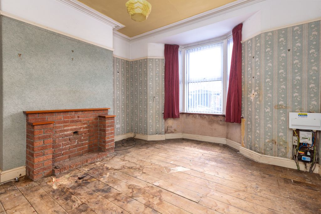 Property photo 2 of 21