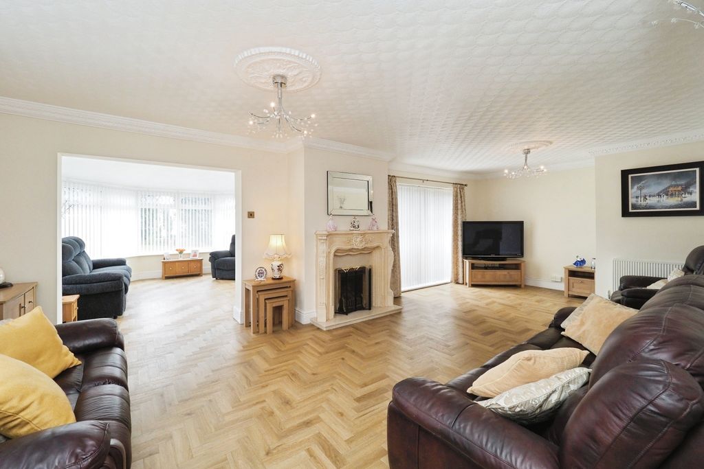 Property photo 2 of 22 Open Plan Living/Family Room