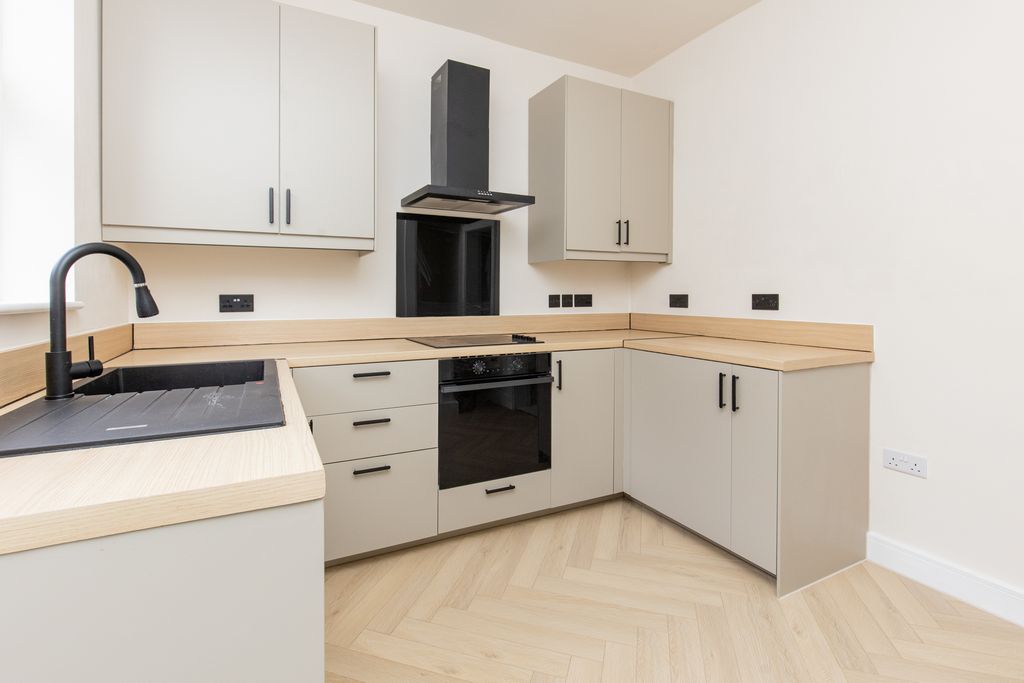 Property photo 1 of 7 Kitchen
