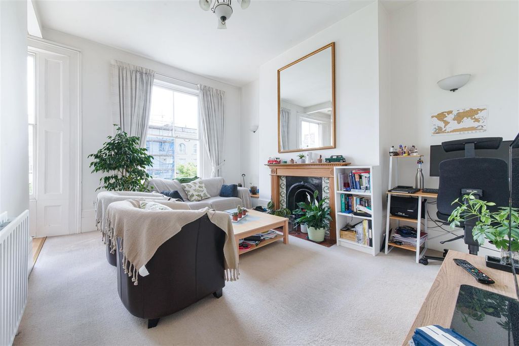 Property photo 2 of 16 Yonge Place N4-6.Jpg