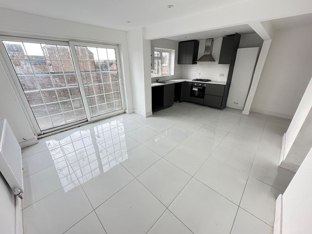 Property photo 3 of 15 4821882