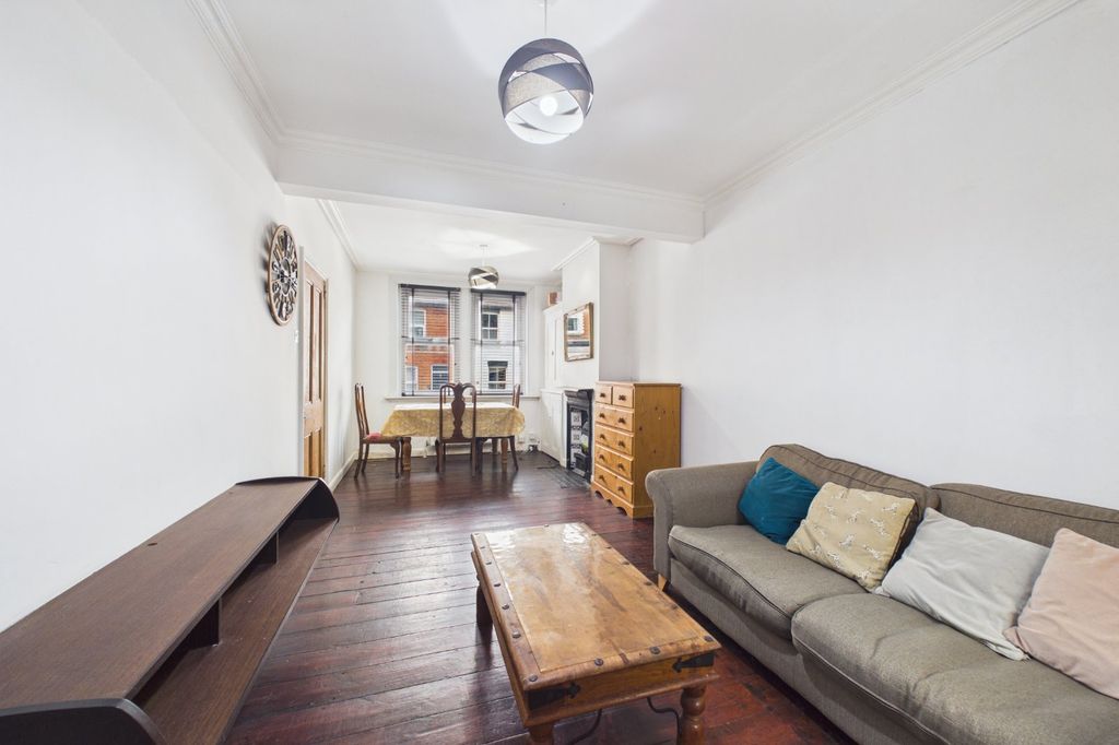 Property photo 2 of 9 Picture No. 15