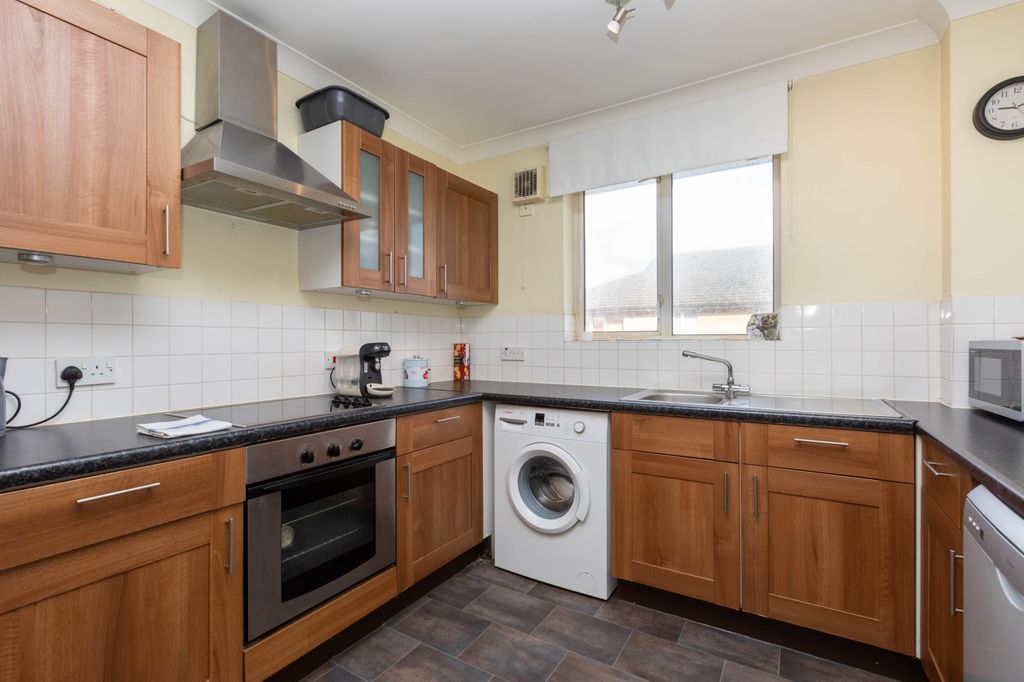 Property photo 2 of 29
