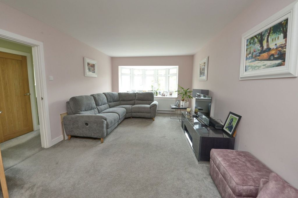 Property photo 3 of 27