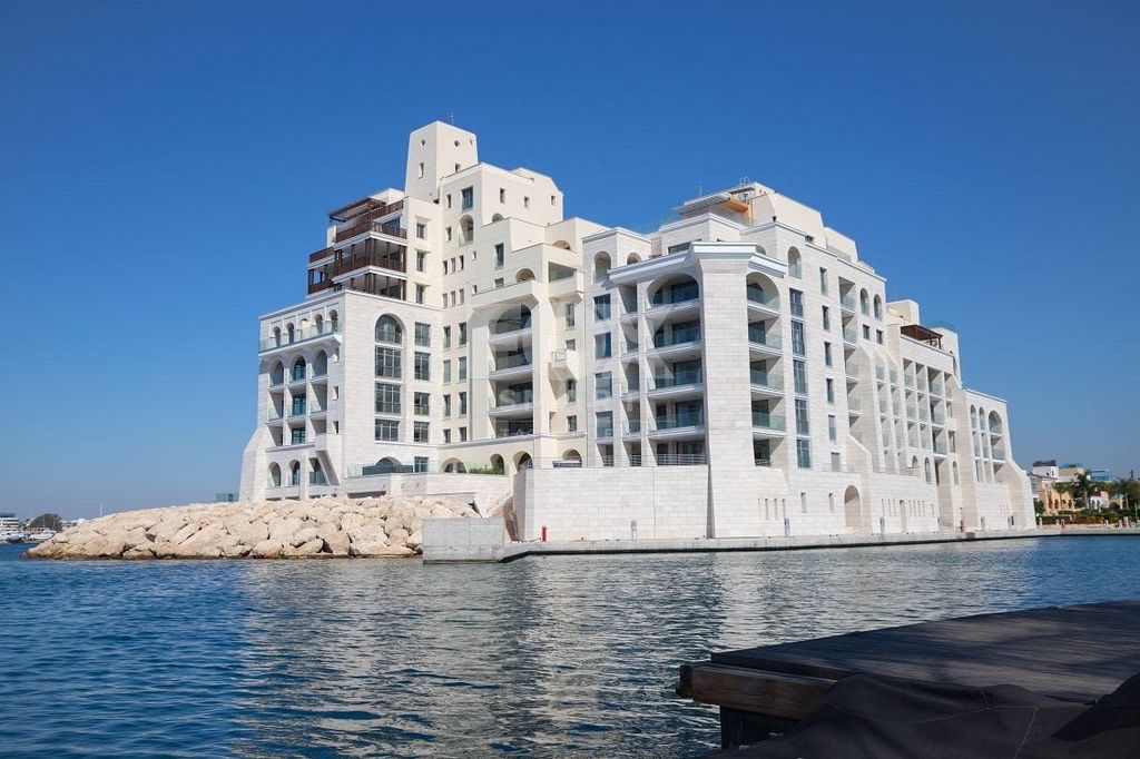 Property photo 1 of 13 Amazing 4 Bed Duplex Apartment With Private Jacuzzi For Sale