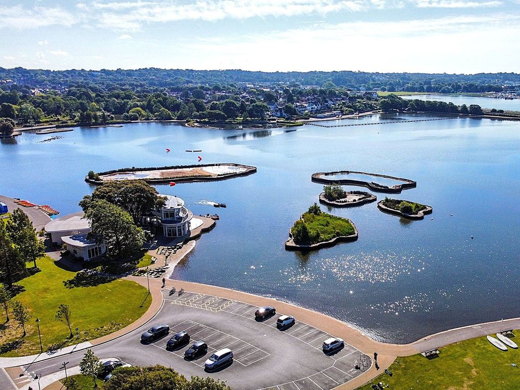 Property photo 2 of 13 Poole Park