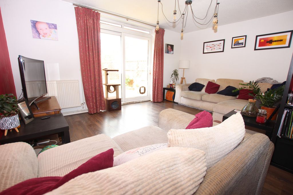 Property photo 2 of 11