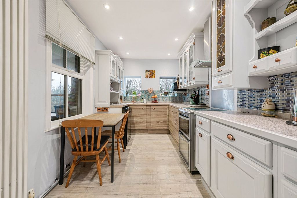 Property photo 3 of 18 Picture No. 16