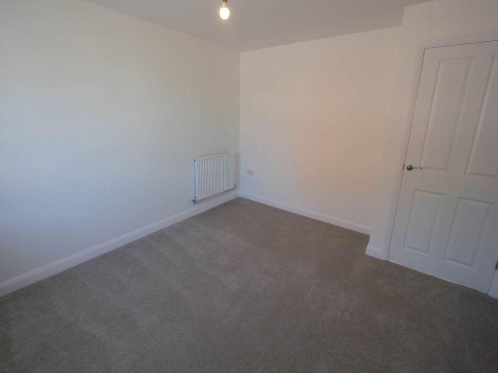 Property photo 3 of 8 Lounge