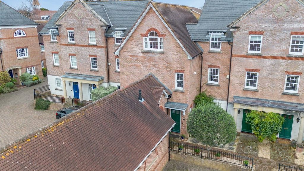 Property photo 2 of 23