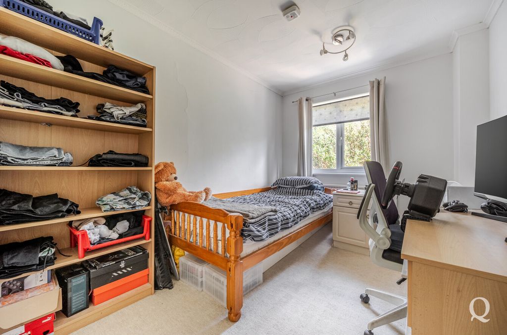 Property photo 3 of 23 948331A6-7Cf4-490...