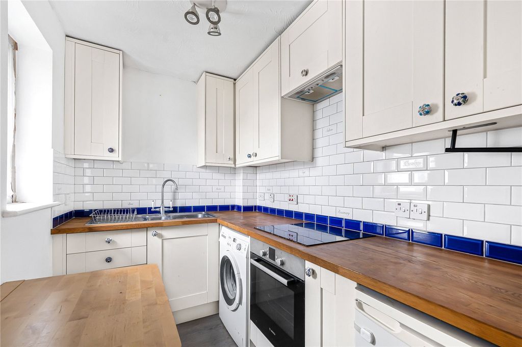 Property photo 2 of 10 Kitchen