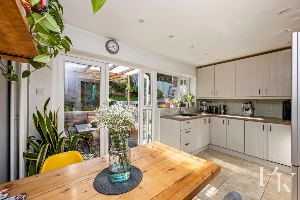 Property photo 2 of 23