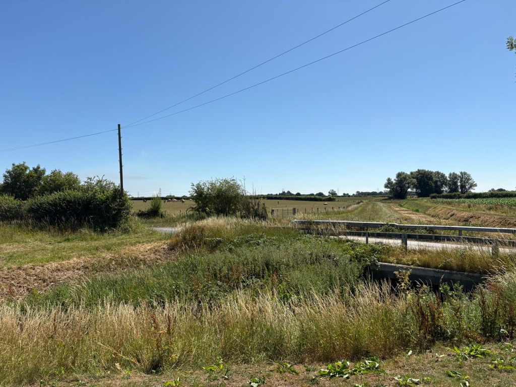 Property photo 2 of 19 Image00002