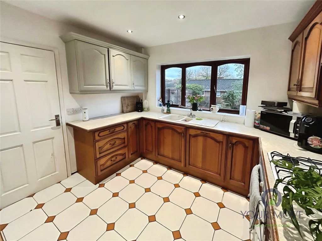 Property photo 3 of 14 Kitchen