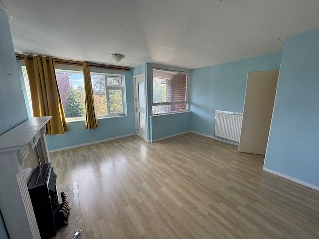 Property photo 3 of 12 Living Room