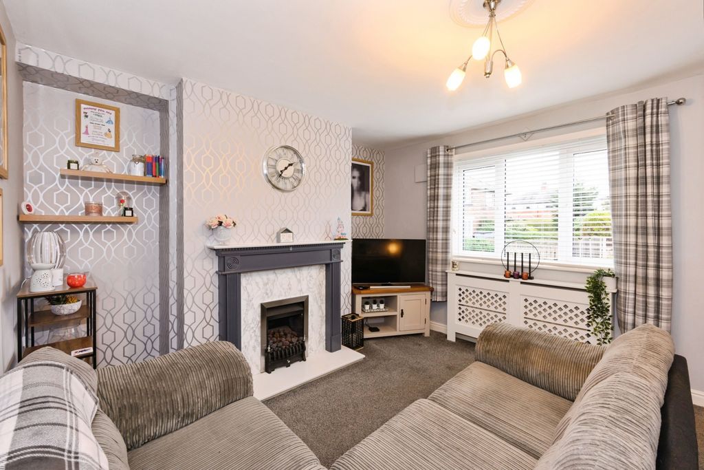 Property photo 2 of 11 Living Room