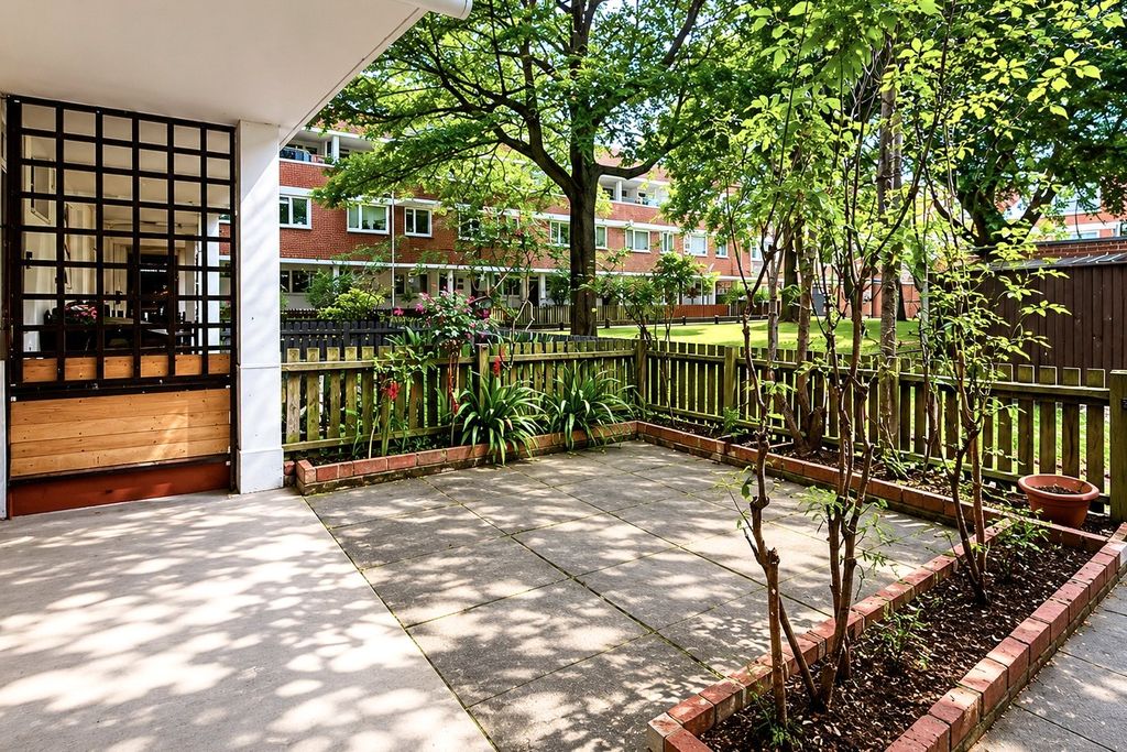 Property photo 1 of 12 Front Garden