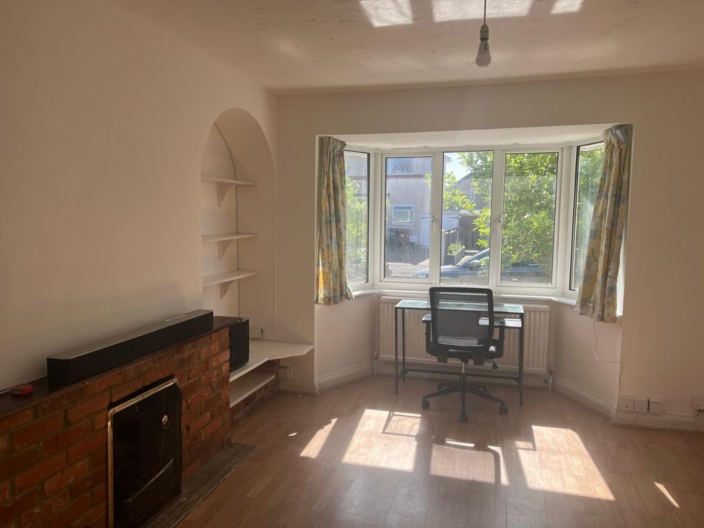Property photo 2 of 11 5299451