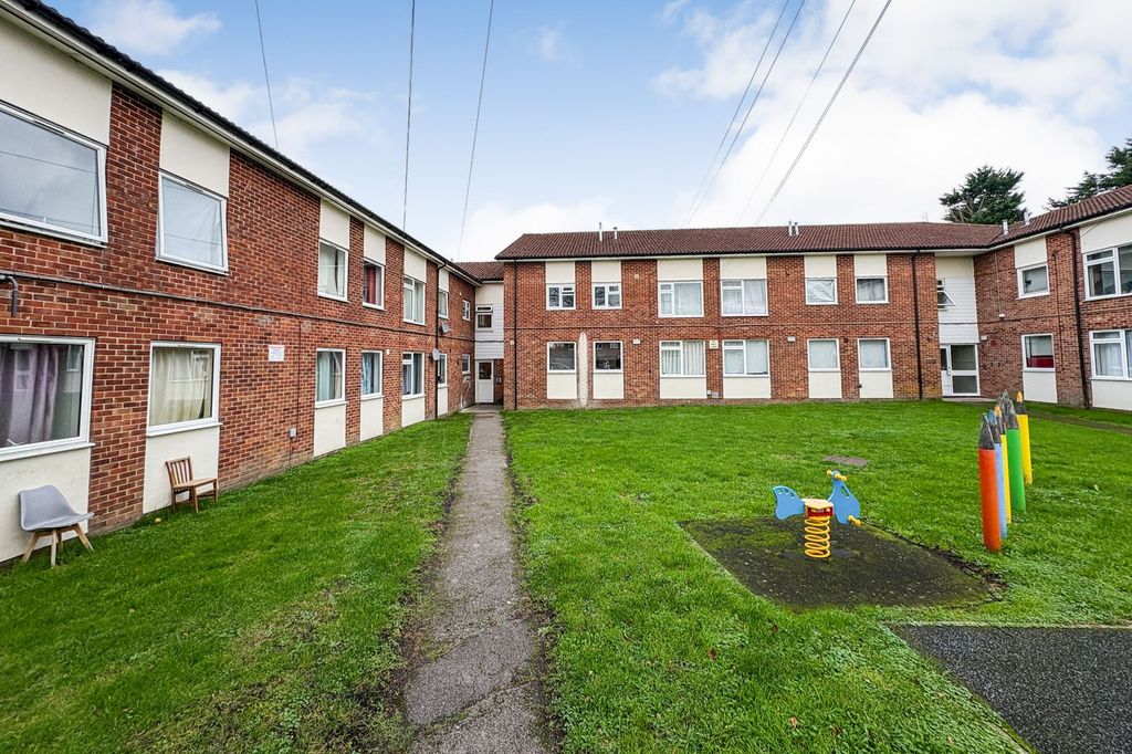 Property photo 2 of 12 85 Waiblingen Way, Devizes, Wiltshire Sn10 2Bw