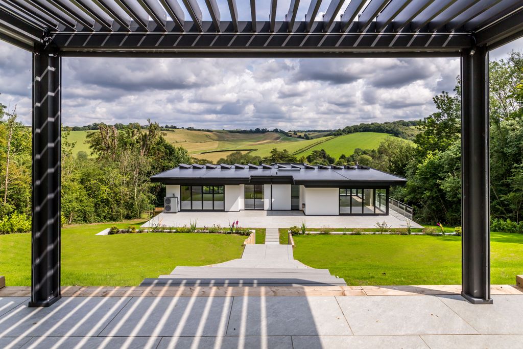 Property photo 3 of 28