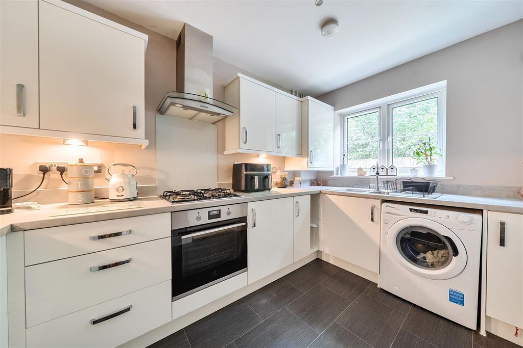 Property photo 3 of 15 Kitchen