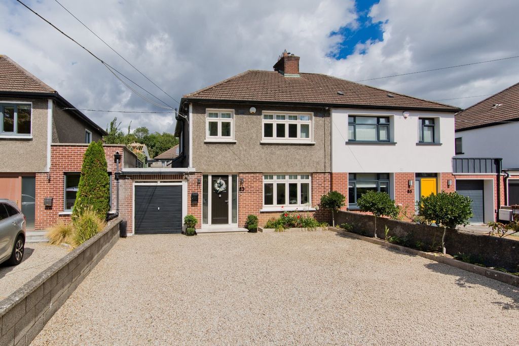 Property photo 1 of 17 Images