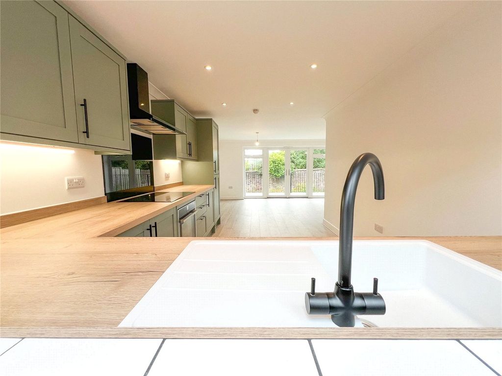 Property photo 3 of 17 Picture No. 02