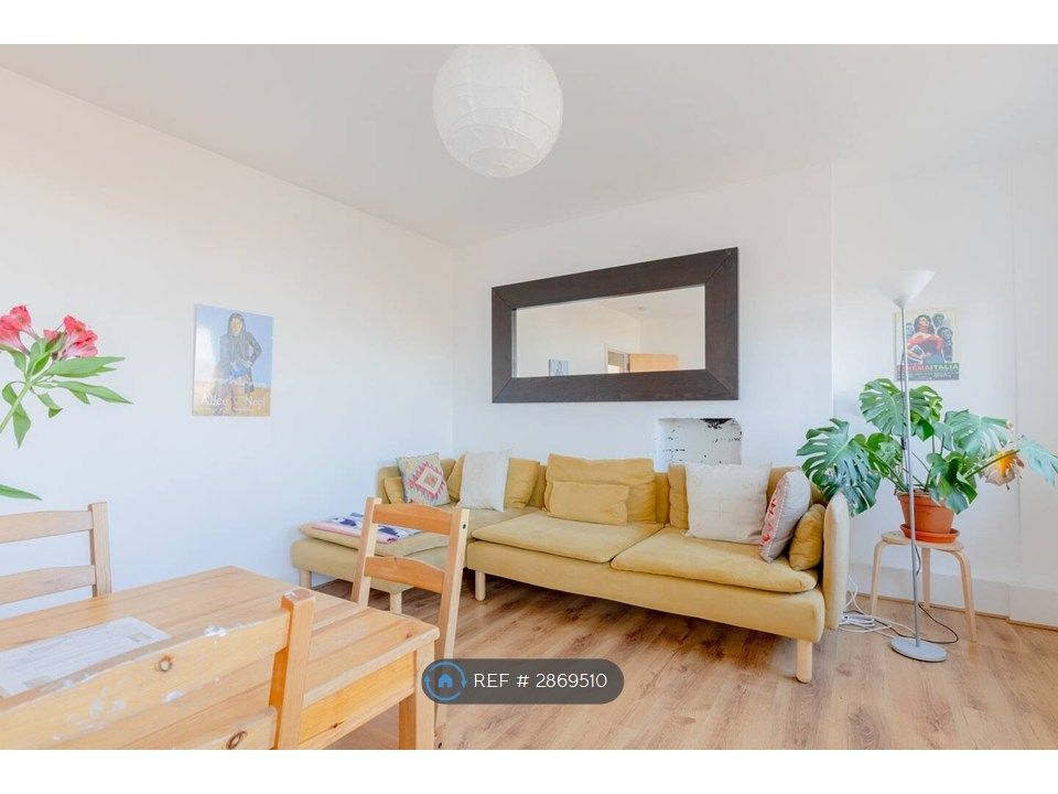 Property photo 2 of 35 Living Room